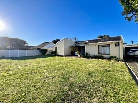 3 Bedroom House in Kirstenhof