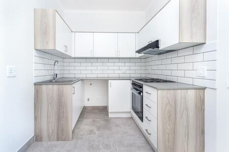 2 Bedroom Apartment in Somerset West Central