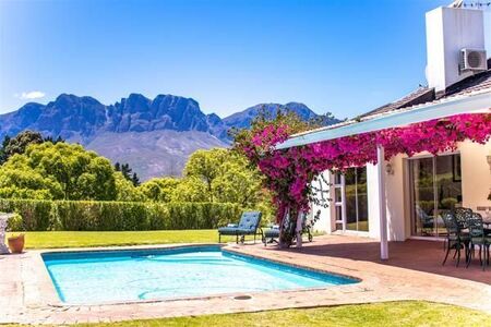 3 Bedroom House in Erinvale Estate