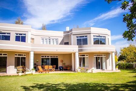 3 Bedroom House in Erinvale Estate