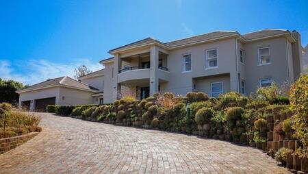 5 Bedroom House in Erinvale Estate