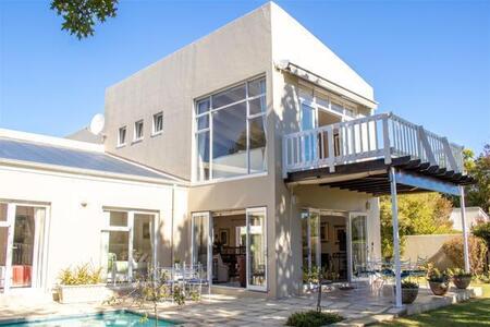 2 Bedroom House in Erinvale Estate