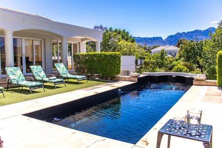 5 Bedroom House in Erinvale Estate