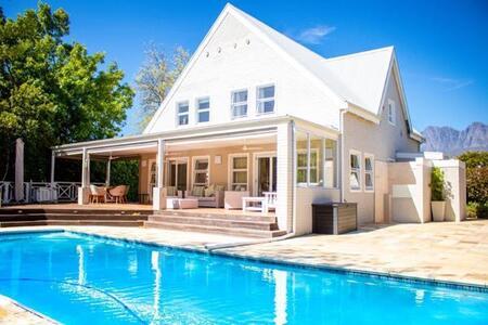 4 Bedroom House in Erinvale Estate