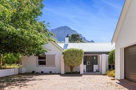 4 Bedroom House in Erinvale Estate