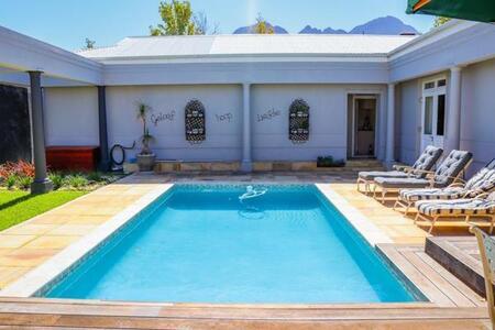 4 Bedroom House in Erinvale Estate