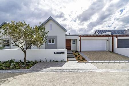 4 Bedroom House in Sitari