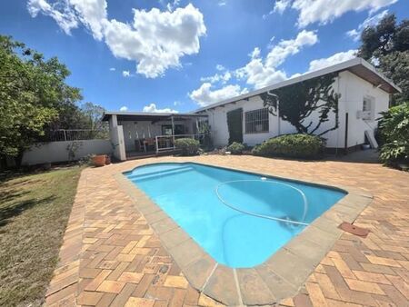 3 Bedroom House in Somerset West Central