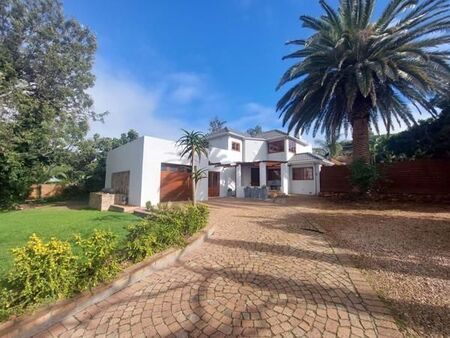 5 Bedroom House in Briza