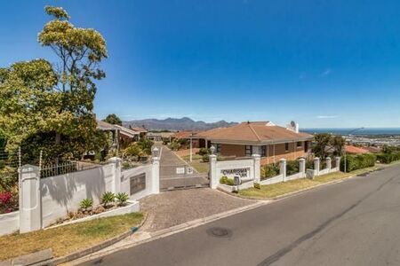 4 Bedroom House in Die Wingerd