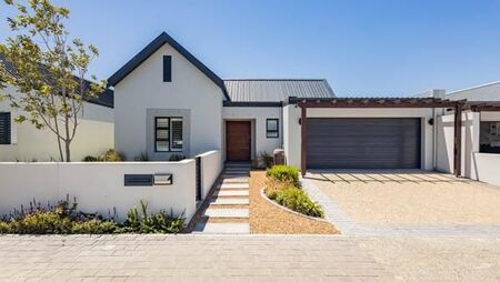 4 Bedroom House in Sitari