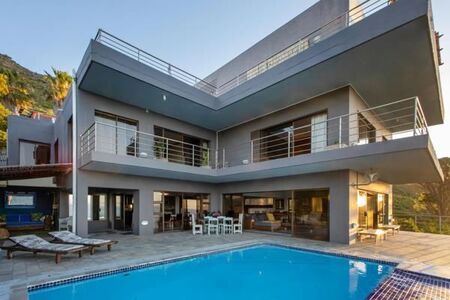 5 Bedroom House in Mountainside