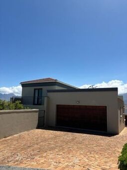 3 Bedroom House in Mountainside