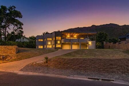 4 Bedroom House in Mountainside