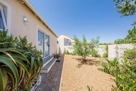 3 Bedroom House in Sunningdale