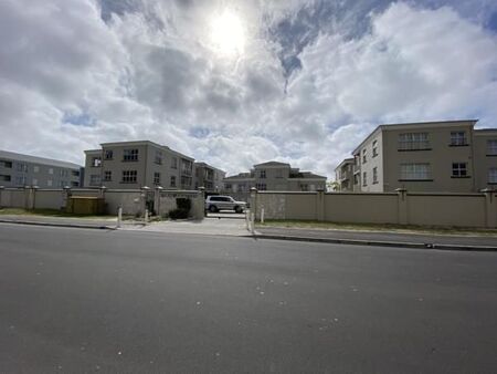 2 Bedroom Apartment in Table View