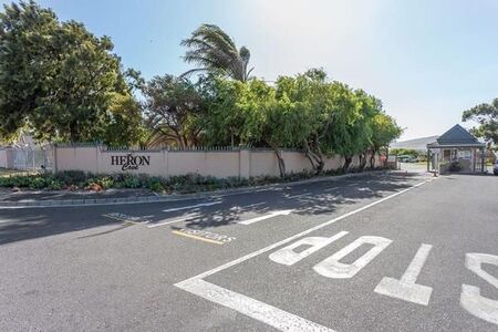 3 Bedroom Cluster in Table View