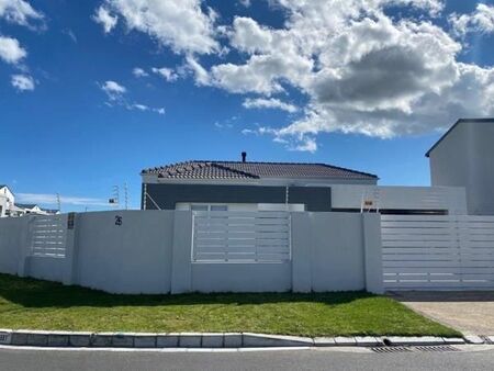 4 Bedroom House in Sandown