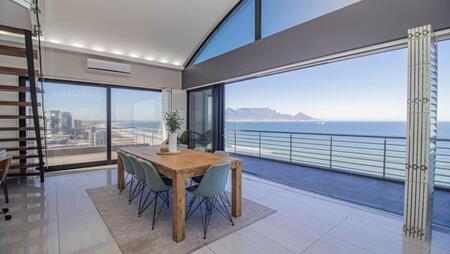 3 Bedroom Apartment in Bloubergstrand