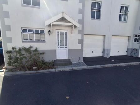 3 Bedroom Townhouse in Parklands