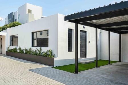 1 Bedroom Apartment in Bloubergstrand