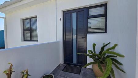 2 Bedroom Apartment in Table View