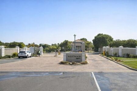 3 Bedroom House in Sunningdale