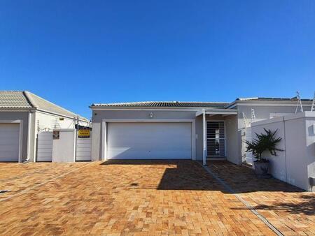 3 Bedroom House in Sunningdale