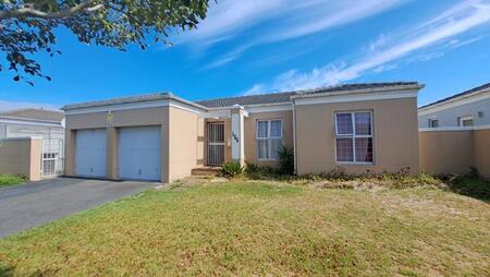 3 Bedroom House in Sunningdale