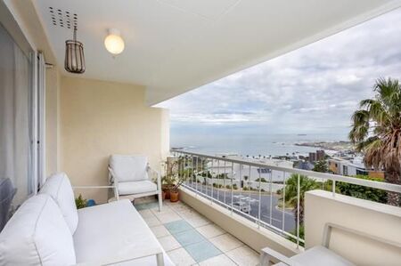 2.5 Bedroom Apartment in Camps Bay