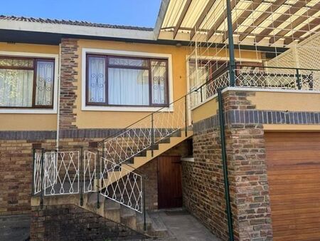 1 Bedroom Apartment in Somerset West Central