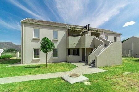 3 Bedroom Apartment in Paarl