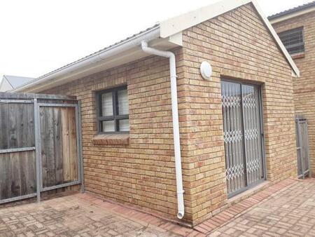 Bachelor apartment in Voelklip