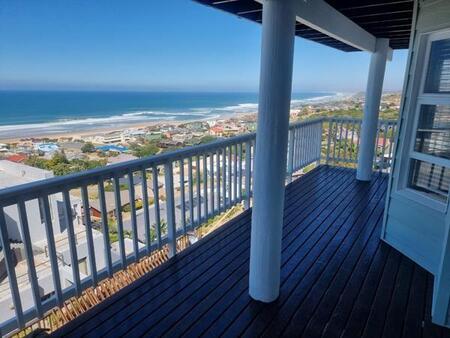 6 Bedroom House in Outeniqua Strand