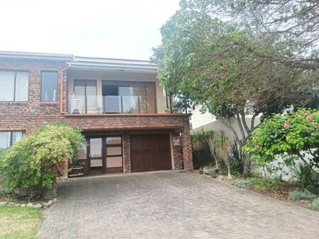 3 Bedroom Apartment in Outeniqua Strand