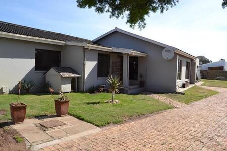 3 Bedroom House in Albertinia