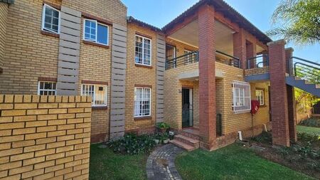 2 Bedroom townhouse - sectional to rent in Moreleta Park, Pretoria