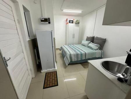 Studio apartment in Cowies Hill Park