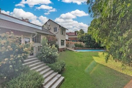 4 Bedroom House in Helderkruin