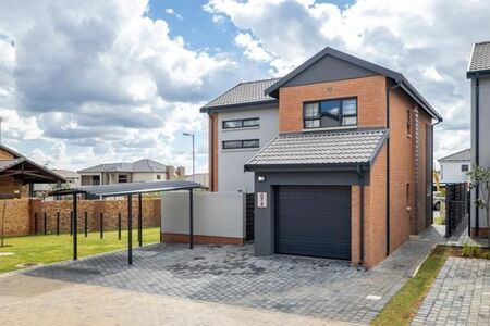 3 Bedroom Duplex in Roodeplaat