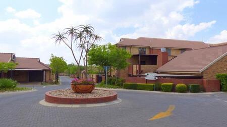 1 Bedroom Apartment in Equestria