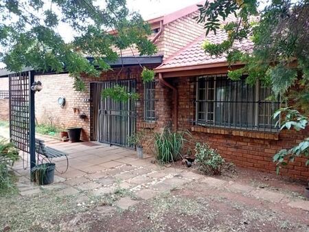 2 Bedroom Townhouse in Die Wilgers