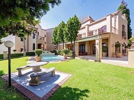 2 Bedroom House in Pineslopes