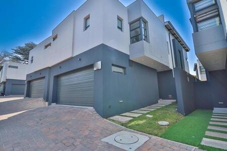 4 Bedroom Cluster in Bryanston