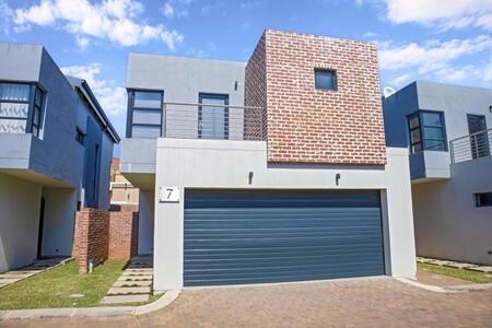 4 Bedroom Cluster in Morningside