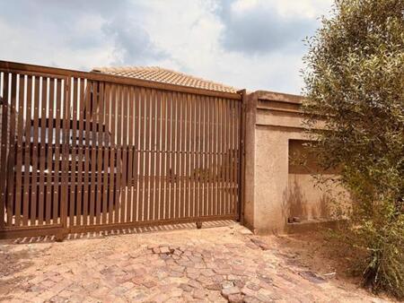 3 Bedroom House in Dainfern