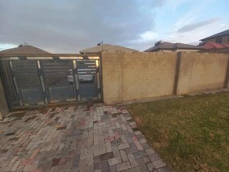 2 Bedroom House in Dainfern