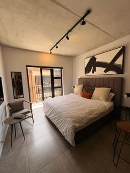 Studio apartment in Hyde Park