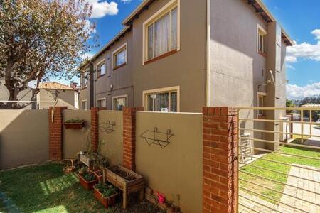 2 Bedroom Apartment in Florida Glen