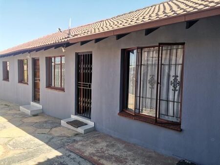 2 Bedroom House in Naturena